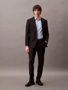 Camisa de botões com corte justo e elástico