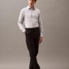 Camisa de botões com corte justo e elástico Camisa de botões com corte justo e elástico
