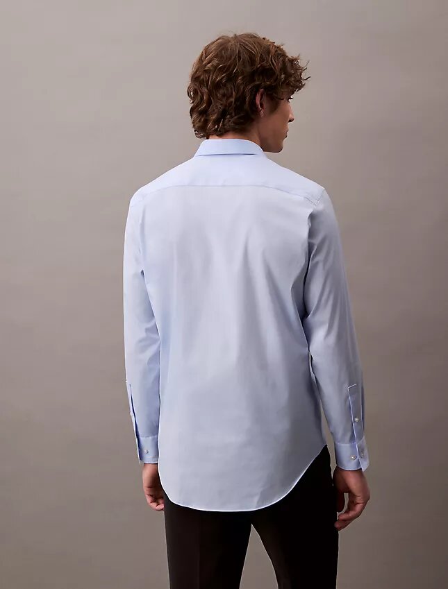 Camisa de botões com corte justo e elástico Camisa de botões com corte justo e elástico