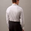 Camisa de botões com corte justo e elástico Camisa de botões com corte justo e elástico