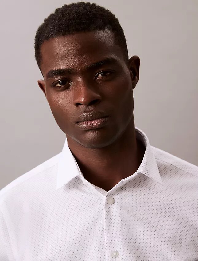 Camisa de botões com corte justo e elástico Camisa de botões com corte justo e elástico