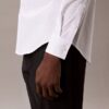 Camisa de botões com corte justo e elástico Camisa de botões com corte justo e elástico