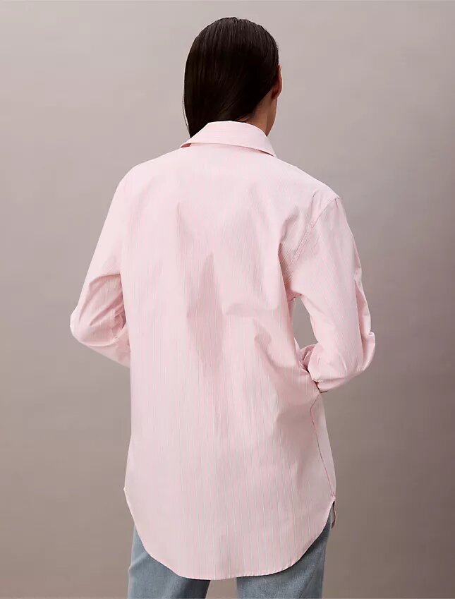 Camisa de botões com riscas e corte descontraído Camisa de botões com riscas e corte descontraído