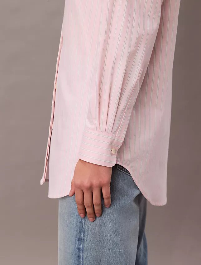 Camisa de botões com riscas e corte descontraído Camisa de botões com riscas e corte descontraído