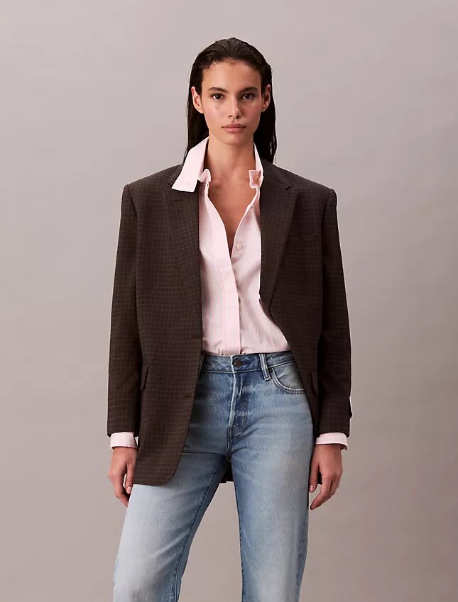 Camisa de botões com riscas e corte descontraído Camisa de botões com riscas e corte descontraído