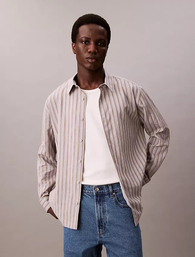 Camisa de botões com riscas em mistura de viscose e nylon Camisa de botões com riscas em mistura de viscose e nylon