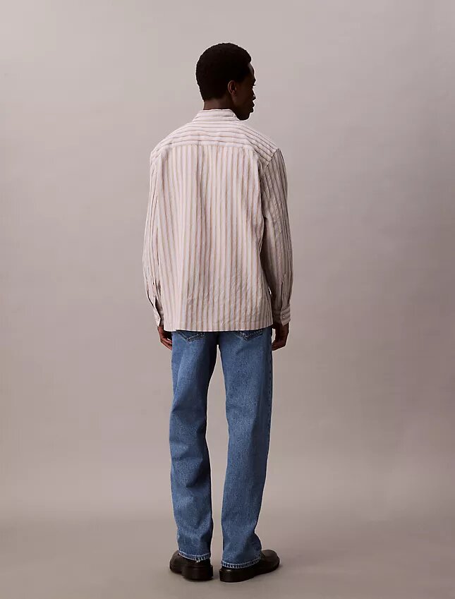 Camisa de botões com riscas em mistura de viscose e nylon Camisa de botões com riscas em mistura de viscose e nylon