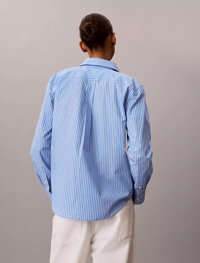 Camisa de botões em popeline de algodão com riscas e logótipo Camisa de botões em popeline de algodão com riscas e logótipo