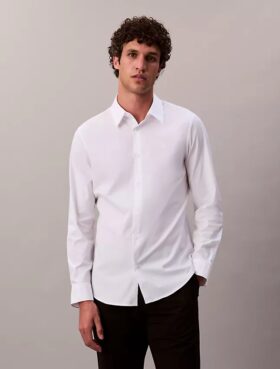 Camisa de botões em popeline de algodão Cotton Stretch, corte justo