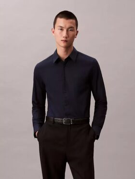 Camisa de botões em popeline de algodão Cotton Stretch, corte justo