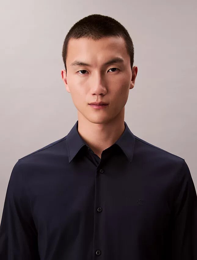 Camisa de botões em popeline de algodão Cotton Stretch, corte justo Camisa de botões em popeline de algodão Cotton Stretch, corte justo