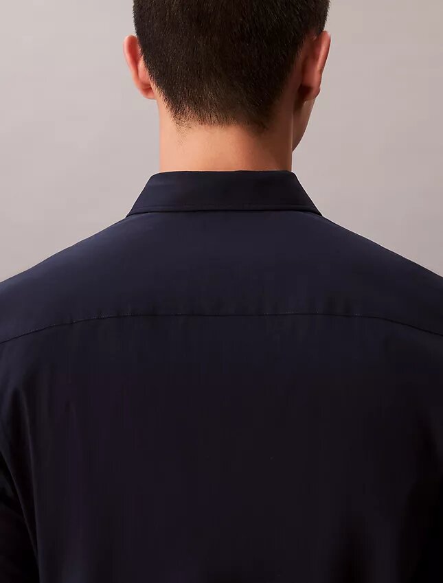 Camisa de botões em popeline de algodão Cotton Stretch, corte justo Camisa de botões em popeline de algodão Cotton Stretch, corte justo