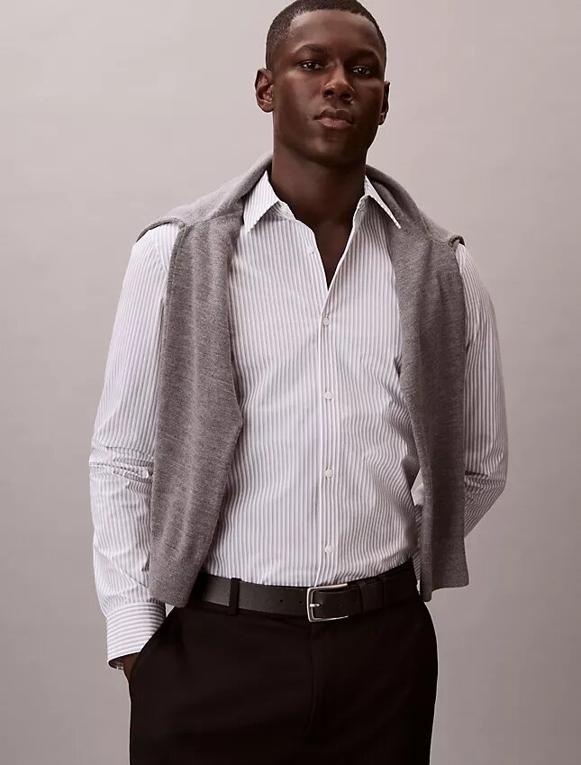 Camisa de botões, justa e elástica, com riscas Camisa de botões, justa e elástica, com riscas