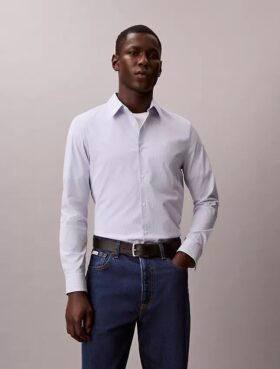Camisa de botões justa em algodão elástico às riscas