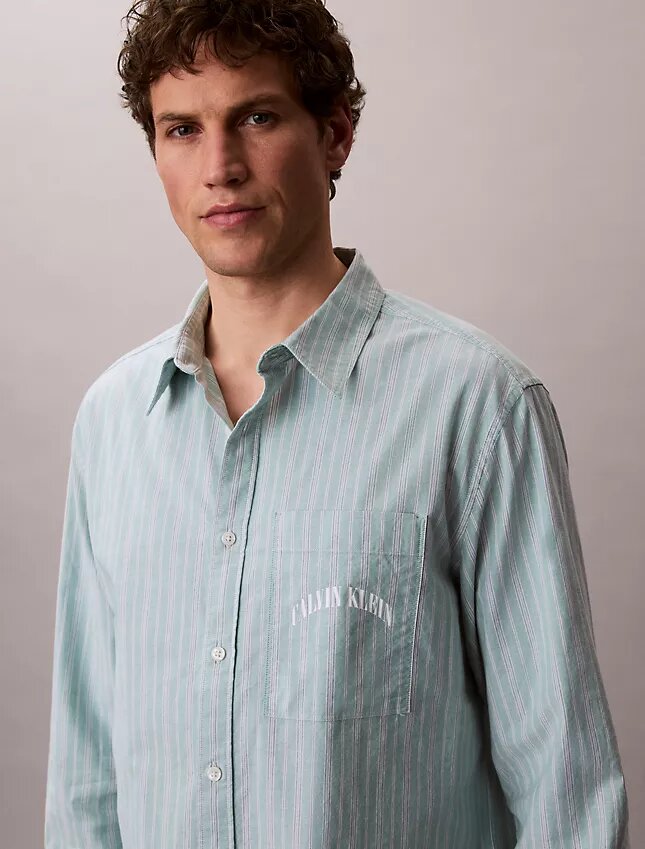 Camisa de botões listrada, justa e descontraída Camisa de botões listrada, justa e descontraída