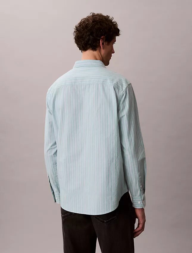 Camisa de botões listrada, justa e descontraída Camisa de botões listrada, justa e descontraída
