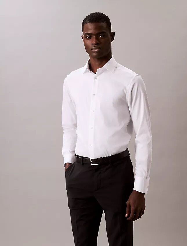 Camisa de corte justo com botões em azul-marinho liso Camisa de corte justo com botões em azul-marinho liso