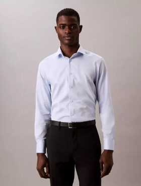 Camisa de corte justo com botões em azul-marinho liso