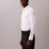 Camisa de corte justo com botões em azul-marinho liso Camisa de corte justo com botões em azul-marinho liso