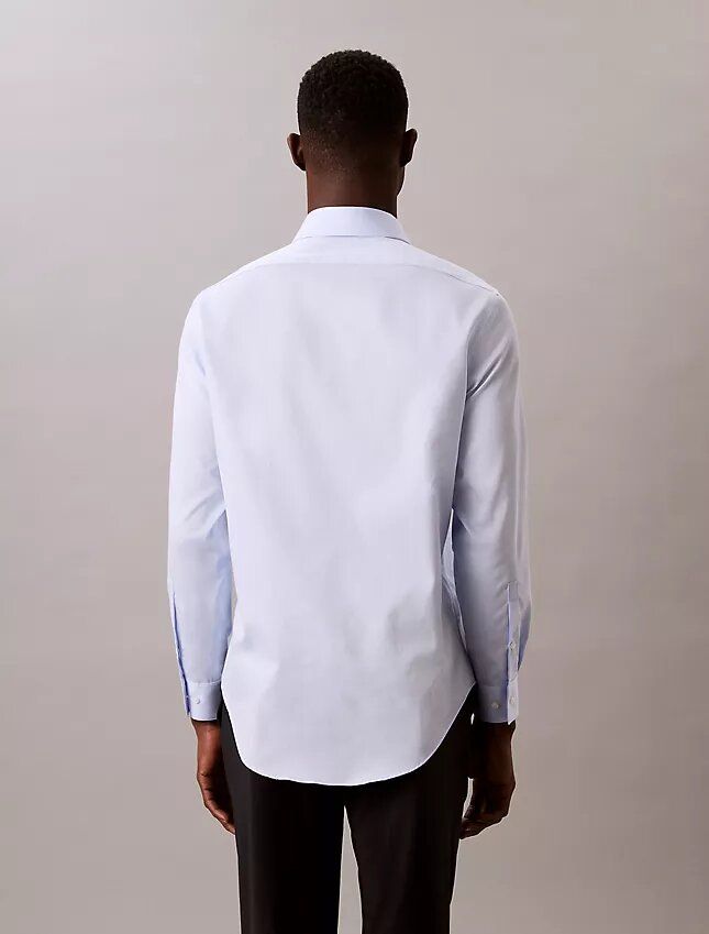 Camisa de corte justo com botões em azul-marinho liso Camisa de corte justo com botões em azul-marinho liso