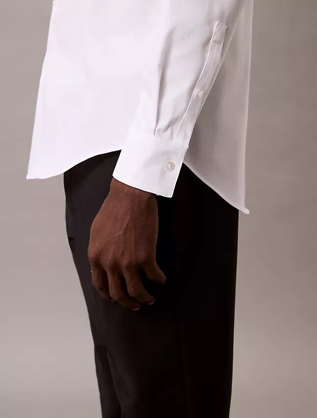 Camisa de corte justo com botões em azul-marinho liso Camisa de corte justo com botões em azul-marinho liso