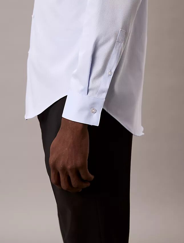 Camisa de corte justo com botões em azul-marinho liso Camisa de corte justo com botões em azul-marinho liso