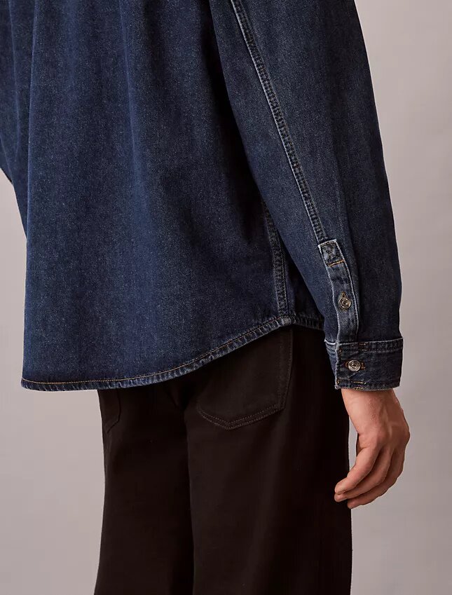 Camisa de Denim com Monogram integral estilo anos 90 Camisa de Denim com Monogram integral estilo anos 90