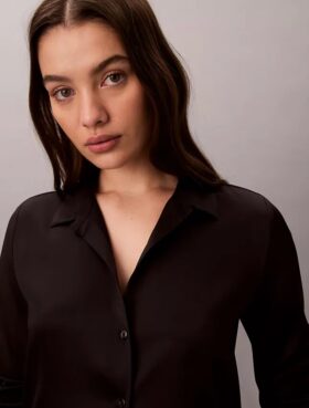 Camisa de dormir em cetim brilhante