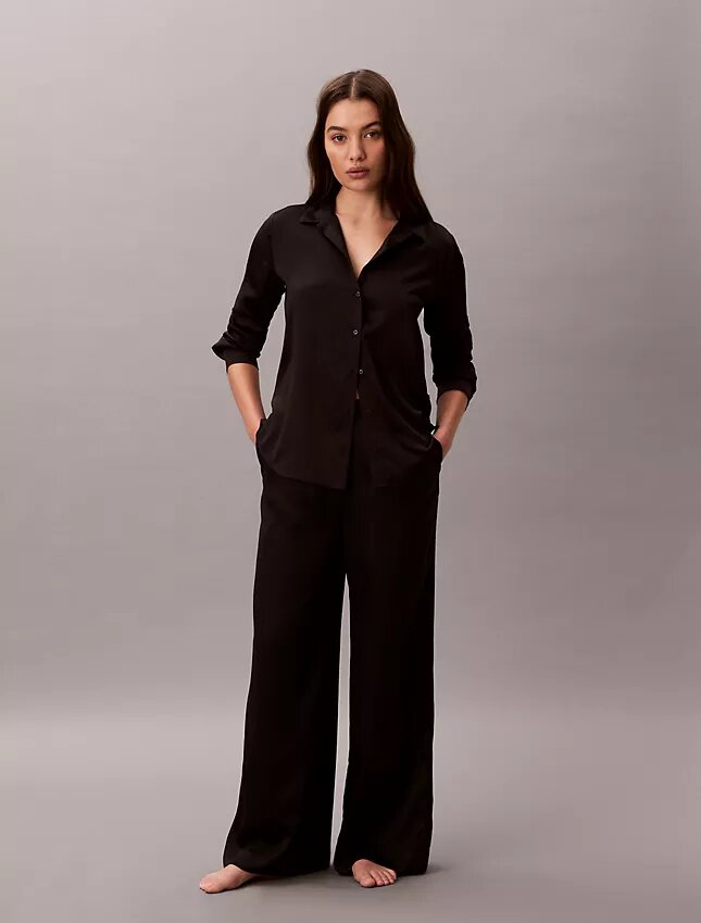 Camisa de dormir em cetim brilhante Camisa de dormir em cetim brilhante