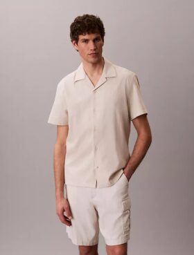 Camisa de linho e algodão de manga curta com botões