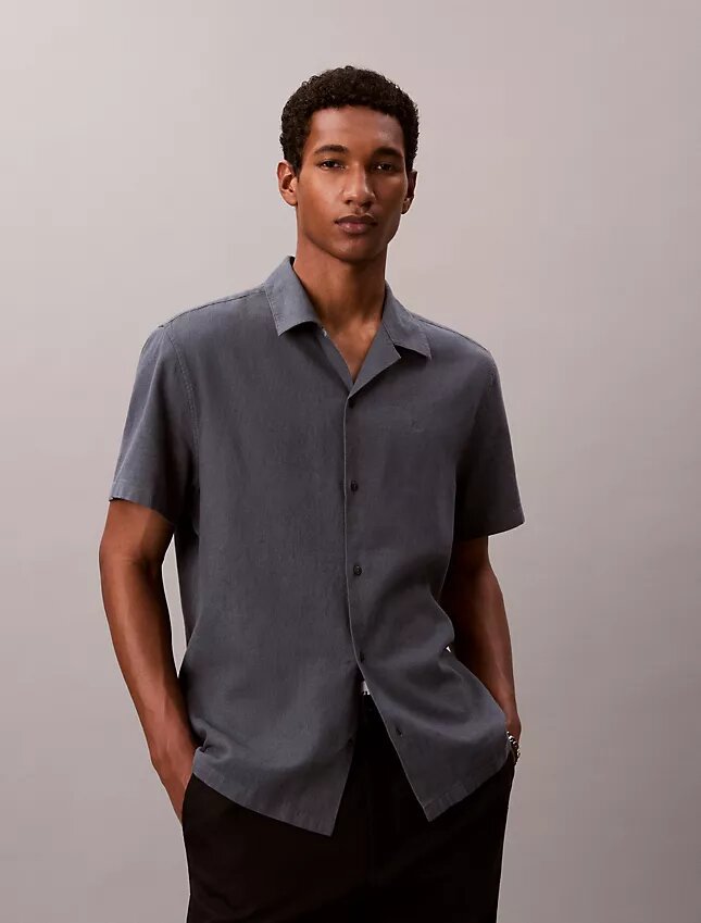 Camisa de linho e algodão de manga curta com botões Camisa de linho e algodão de manga curta com botões