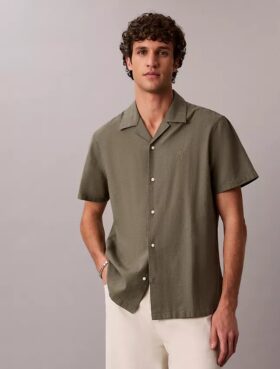 Camisa de linho e algodão de manga curta com botões
