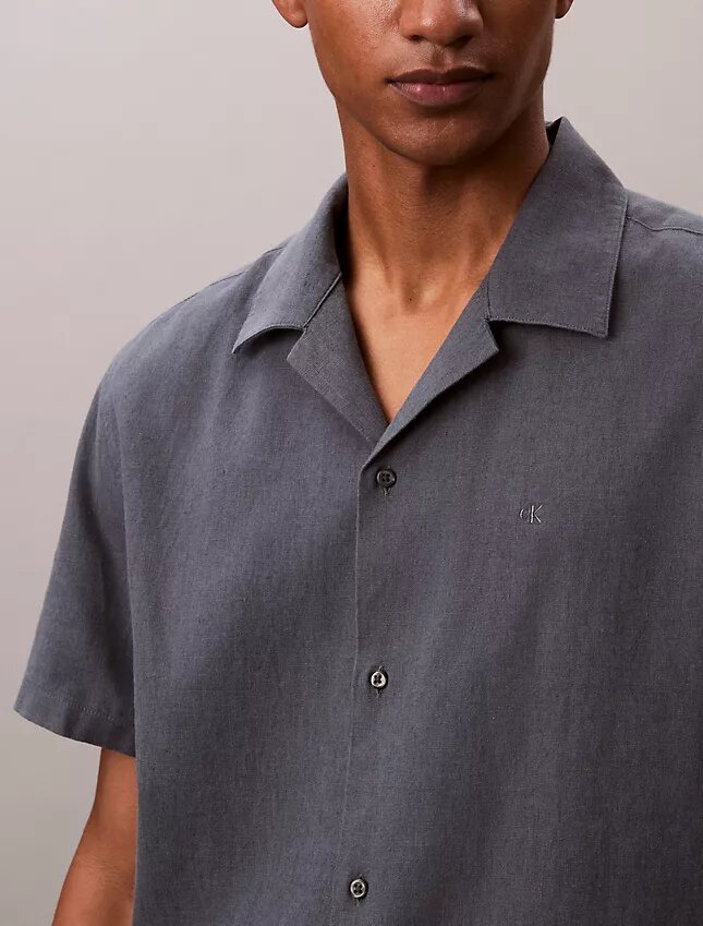Camisa de linho e algodão de manga curta com botões Camisa de linho e algodão de manga curta com botões