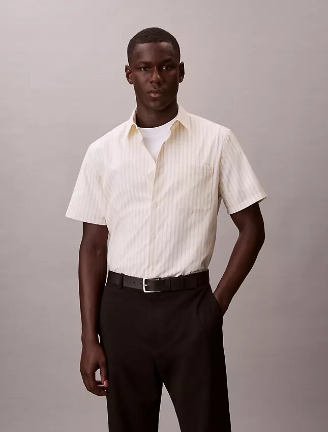 Camisa de manga curta com botões, em Cotton Stretch às riscas Camisa de manga curta com botões, em Cotton Stretch às riscas