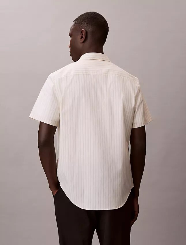 Camisa de manga curta com botões, em Cotton Stretch às riscas Camisa de manga curta com botões, em Cotton Stretch às riscas