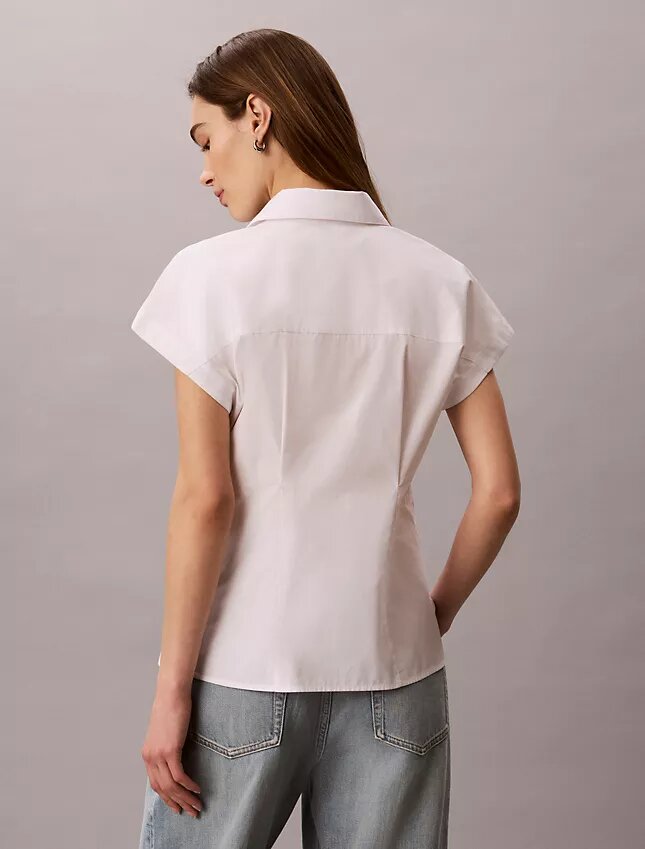 Camisa de manga curta com botões em popeline de algodão Camisa de manga curta com botões em popeline de algodão