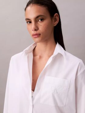 Camisa de popeline com botões e corte descontraído