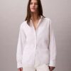 Camisa de popeline de algodão com botões e corte descontraído Camisa de popeline de algodão com botões e corte descontraído