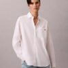 Camisa de popeline de algodão com botões e corte descontraído