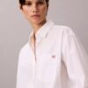 Camisa de popeline de algodão com botões e corte descontraído