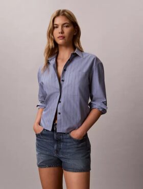 Camisa de popeline de algodão com botões e corte largo