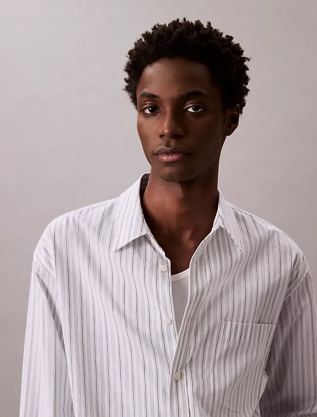 Camisa de popeline de algodão às riscas com botões Camisa de popeline de algodão às riscas com botões