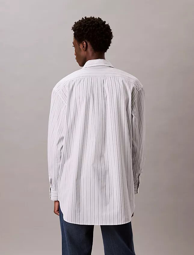 Camisa de popeline de algodão às riscas com botões Camisa de popeline de algodão às riscas com botões