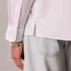 Camisa de popeline lavado com botões e corte descontraído
