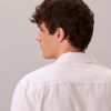 Camisa de popeline lavado com botões e corte descontraído