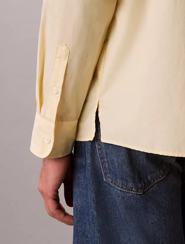 Camisa de popeline lavado com botões e corte descontraído Camisa de popeline lavado com botões e corte descontraído