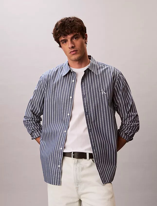 Camisa de popeline lavado com riscas e botões Camisa de popeline lavado com riscas e botões