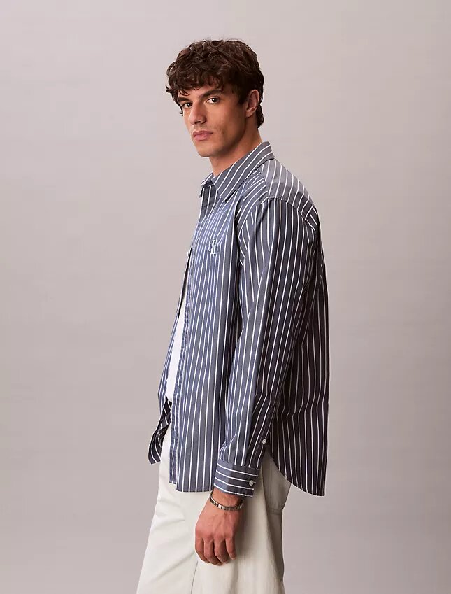 Camisa de popeline lavado com riscas e botões Camisa de popeline lavado com riscas e botões