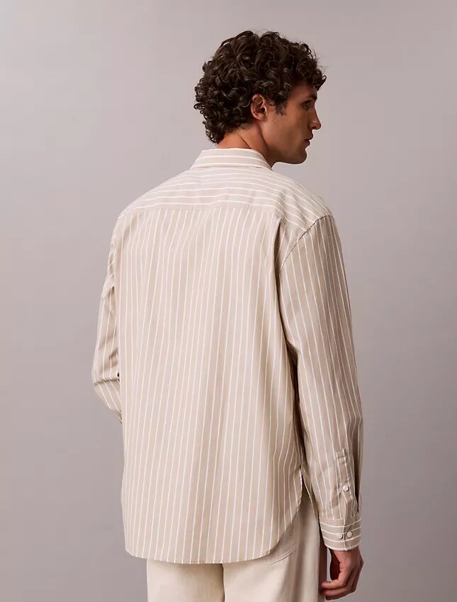 Camisa de popeline lavado com riscas e botões Camisa de popeline lavado com riscas e botões