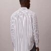 Camisa de popeline lavado com riscas e botões